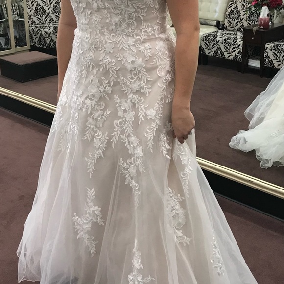 Wedding Dress - Picture 2 of 6